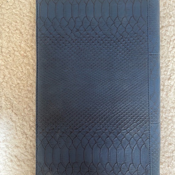 BCBGMAXAZRIA Envelope Clutch, navy - Picture 3 of 4